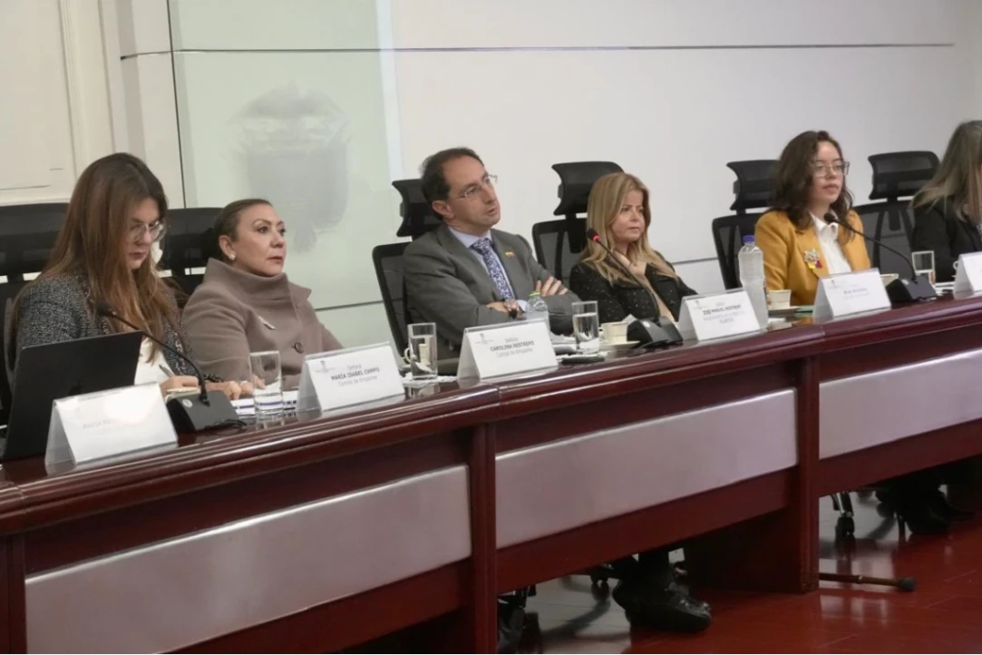 Gobierno Petro dejaría contratos amarrados