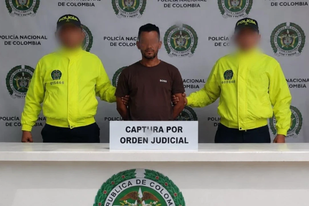 Según la Policía, habría aprovechado su cercanía con la víctima para cometer los presuntos vejámenes