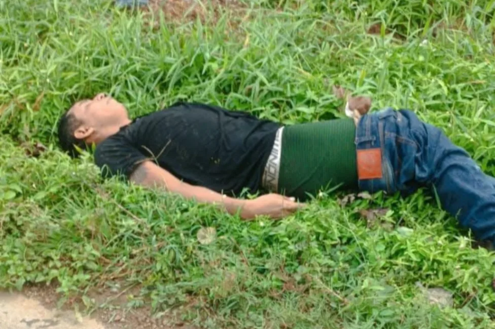 Los encontraron muertos en la vía