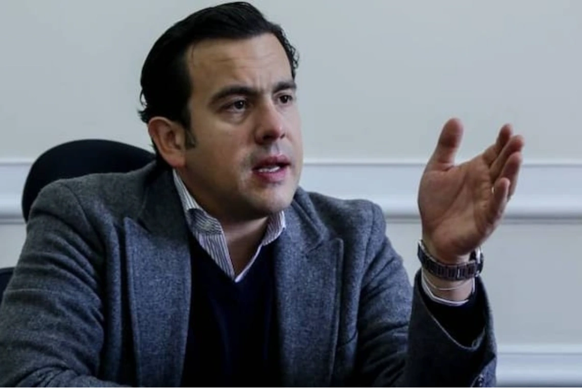 Responden a Cepeda por insistir en desobediencia