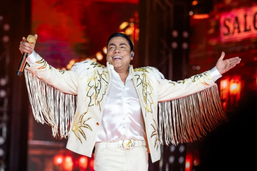 Churo Díaz hizo historia con el lanzamiento de ‘El Pluma Blanca’ ante más de 20 mil personas