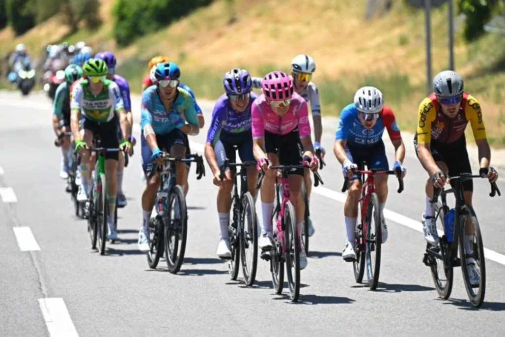 Tadej Pogačar conquista las alturas en el Tour de Francia