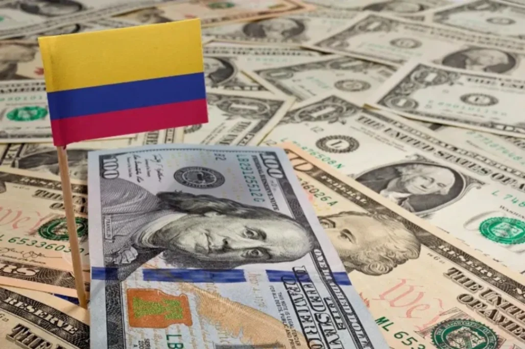 Nuevo hito para el dólar en Colombia: rompe el soporte de los $3.300 y toca su nivel más bajo en seis años