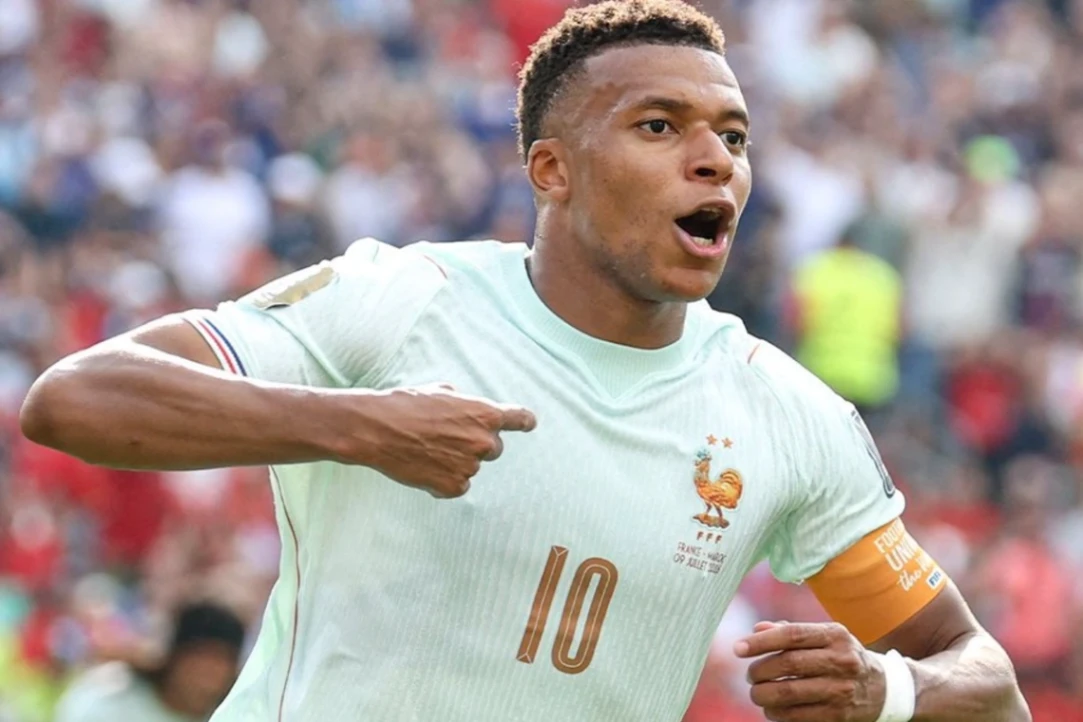 Mbappé y Dembélé guían a una Francia histórica