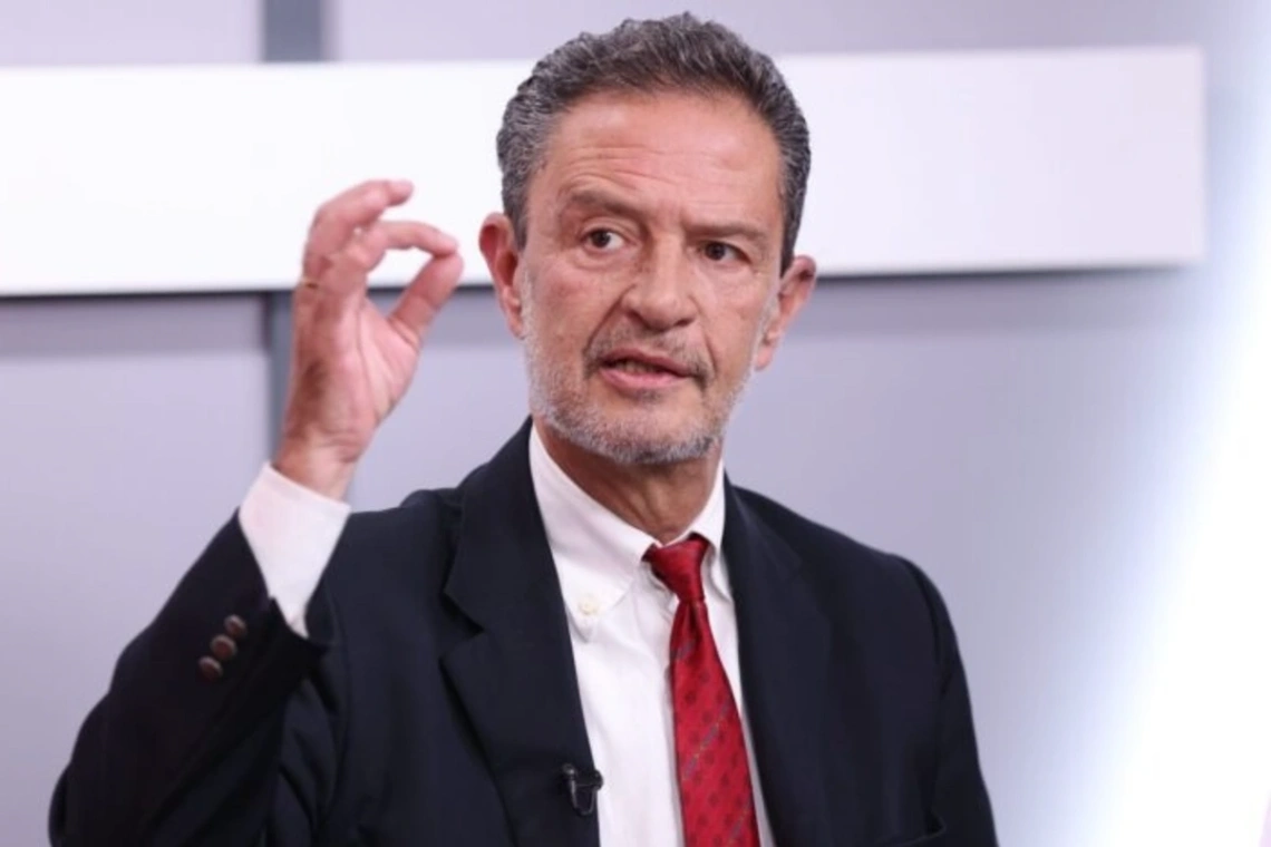 Canciller (d) reestructurará relaciones debilitadas