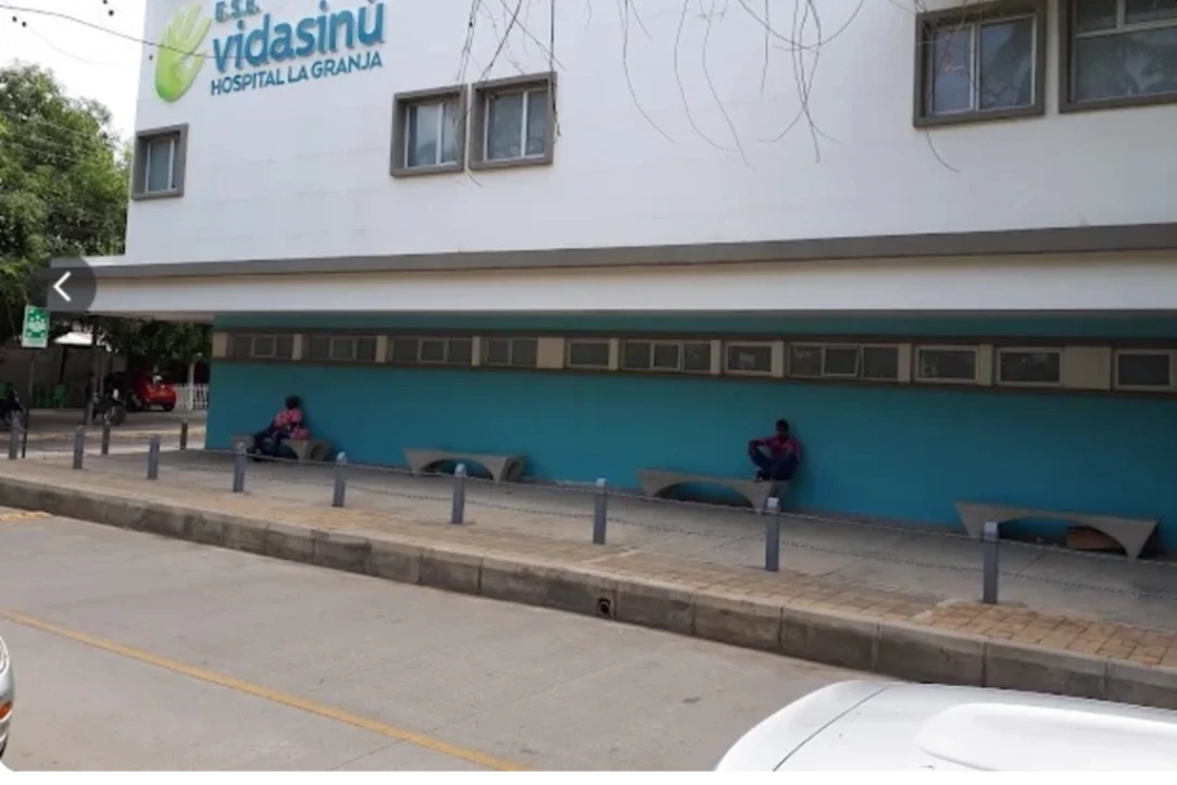 Le tiró ácido muriático