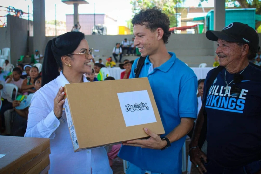 San Onofre fortalece la educación rural con entrega de 434 computadores a instituciones afro