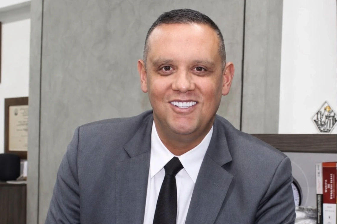 “Mantenerse a flote” Ricardo Andrés Giraldo Cifuentes