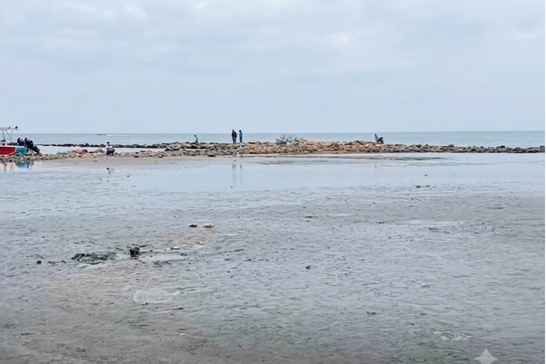 Descartan riesgos tras la inusual marea baja en Coveñas