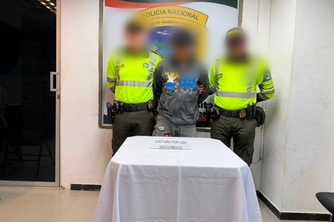 Cayó en filtro vial con documento falso