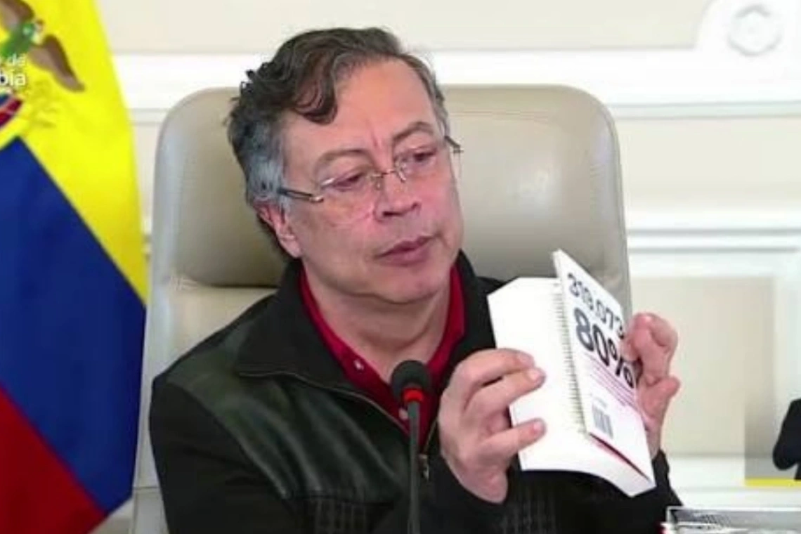 Petro financió su libro con plata pública y los enviará a bibliotecas