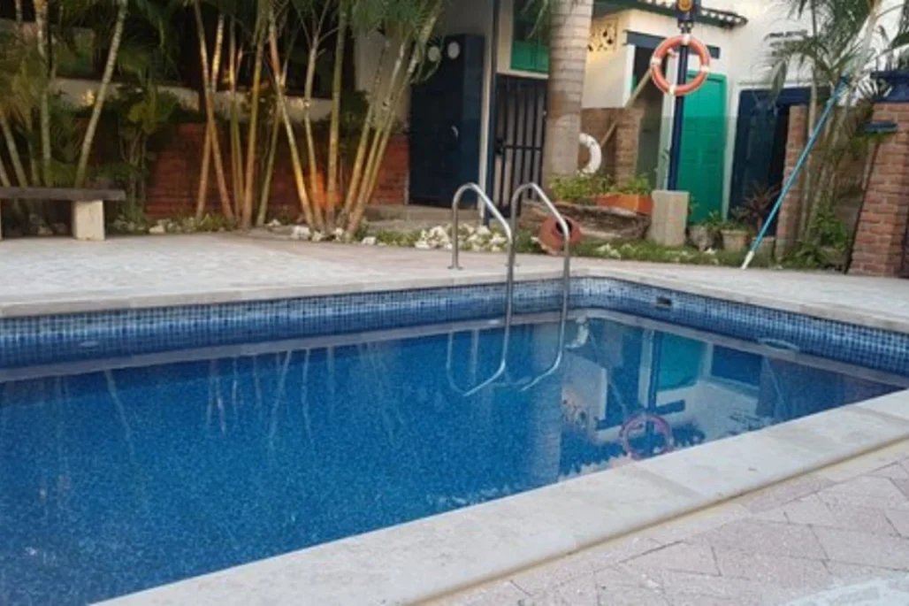 Se salió de la casa y se ahogó