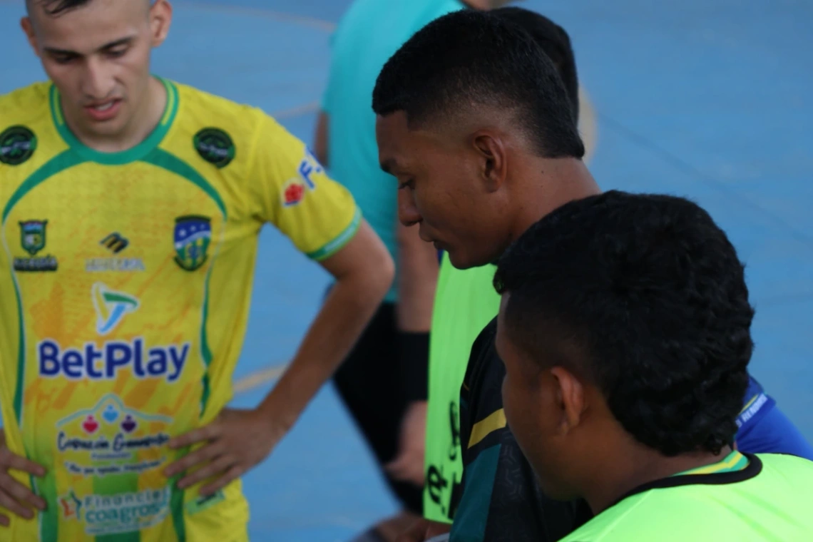 El 'profe' Julio sigue ganando en Bolívar