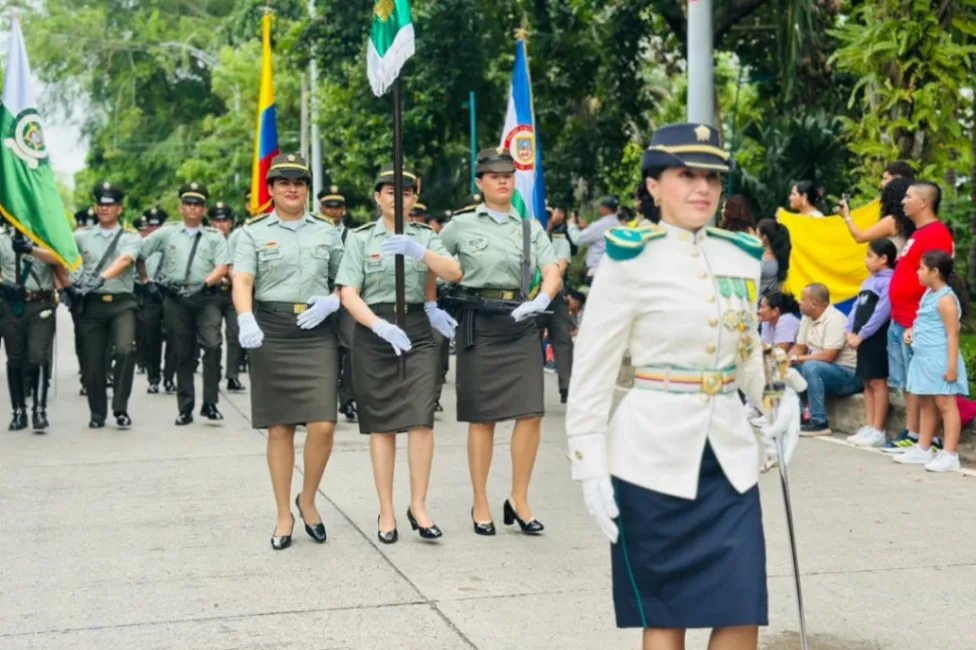 Un desfile de patriotismo en la capital cordobesa