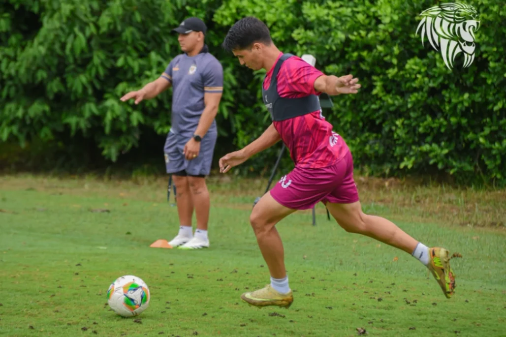 Jaguares alista su debut, tensión en la Liga