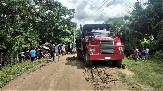 Por evitar el pago del peaje dañan las vías rurales